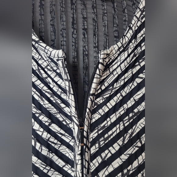 Chico's Travelers Collections zip up topper - Picture 4 of 5